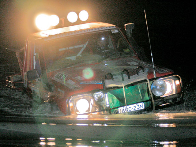0802or_02_zaustralia_off_road_2007_warn_arb_outback_challengeobc_midnight_slog_146.jpg