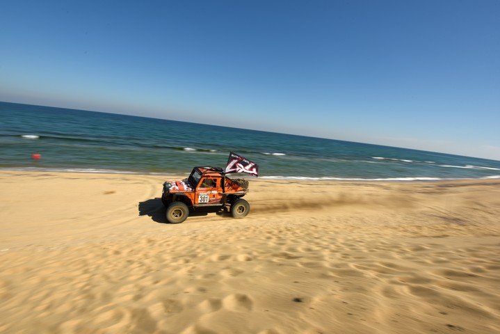 AG1_2437 plage drapeau transversale.jpg