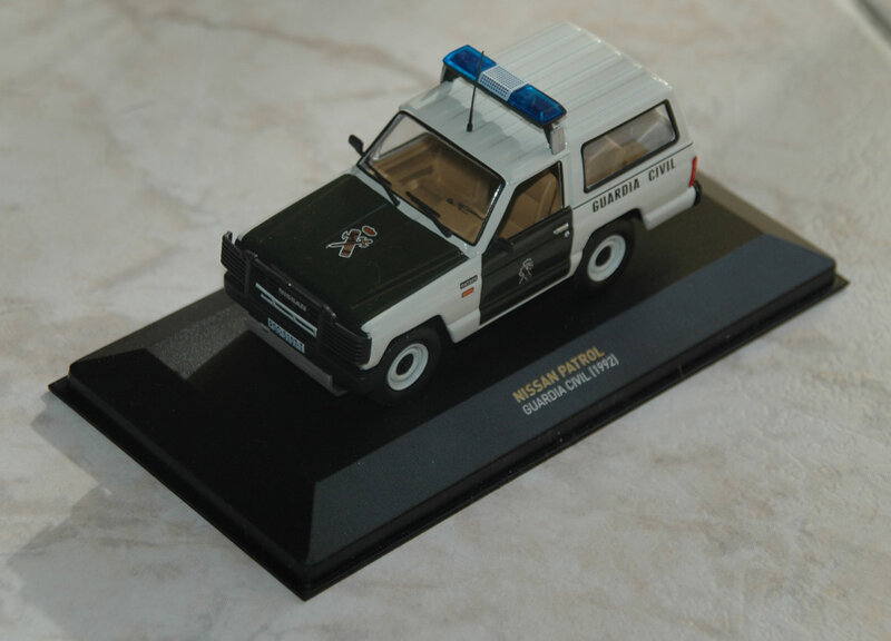 baroud blanc miniature police_1.jpg