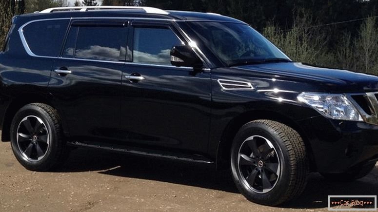 nissan_patrol_vnedorozhnik_legendarnij_i_bolshoj_aa_11.jpg