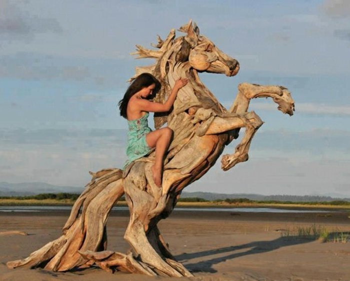 Driftwood-Sculpture-de-Jeff-Uitto-Jolie-sculpture-sur-bois-femme-et-cheval.jpg.6715eae19d746401f1373ae5103780b9.jpg