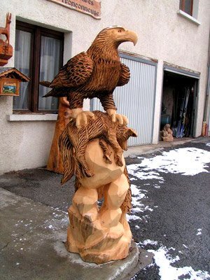 sculpture-bois-aigle-et-renard.jpg.f46a1a7c34eddb1b96603222f1962e12.jpg